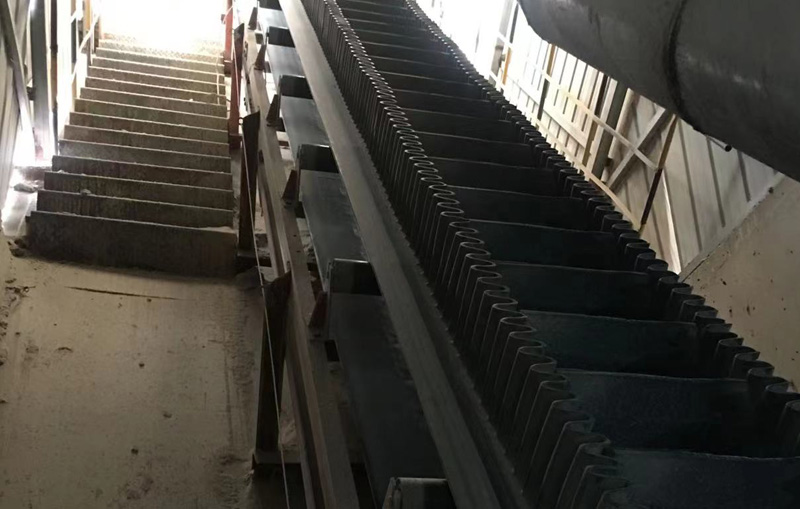 大倾角挡边输送带